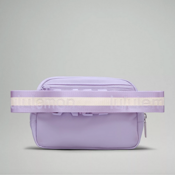 Lululemon Everywhere Wordmark Crossbody Belt Bag 1L - Lilac Purple/White
