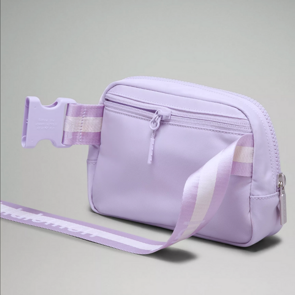 Lululemon Everywhere Wordmark Crossbody Belt Bag 1L - Lilac Purple/White