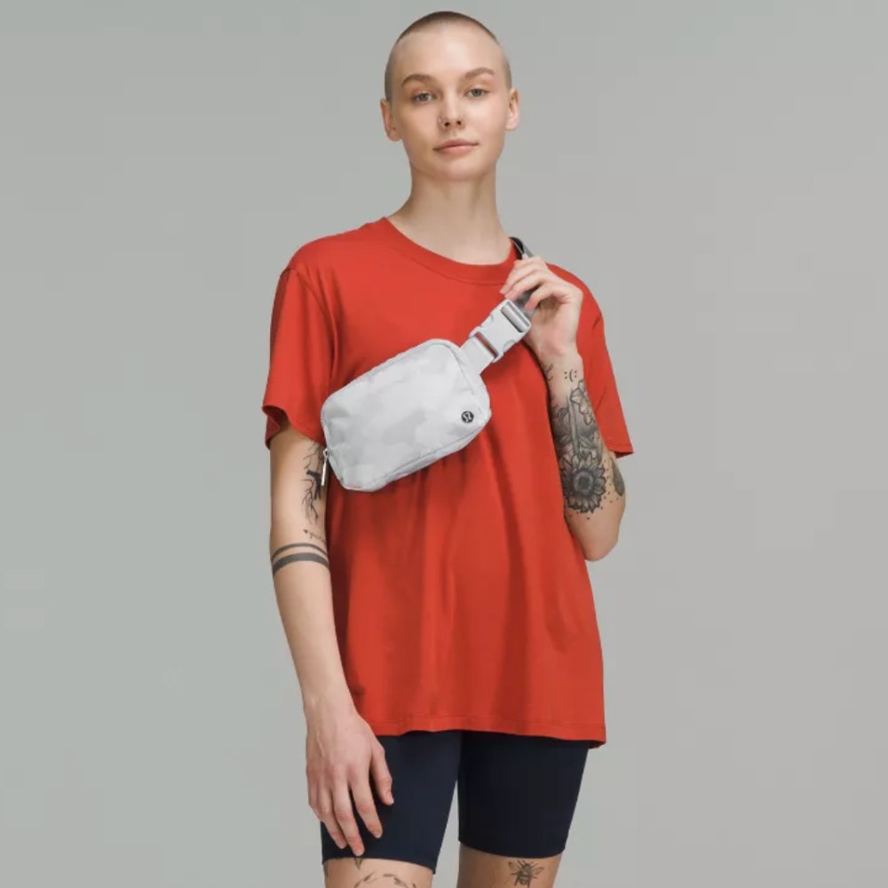 Lululemon Everywhere Crossbody Belt Bag 1L Lululemon Everywhere Crossbody Belt Bag 1L
