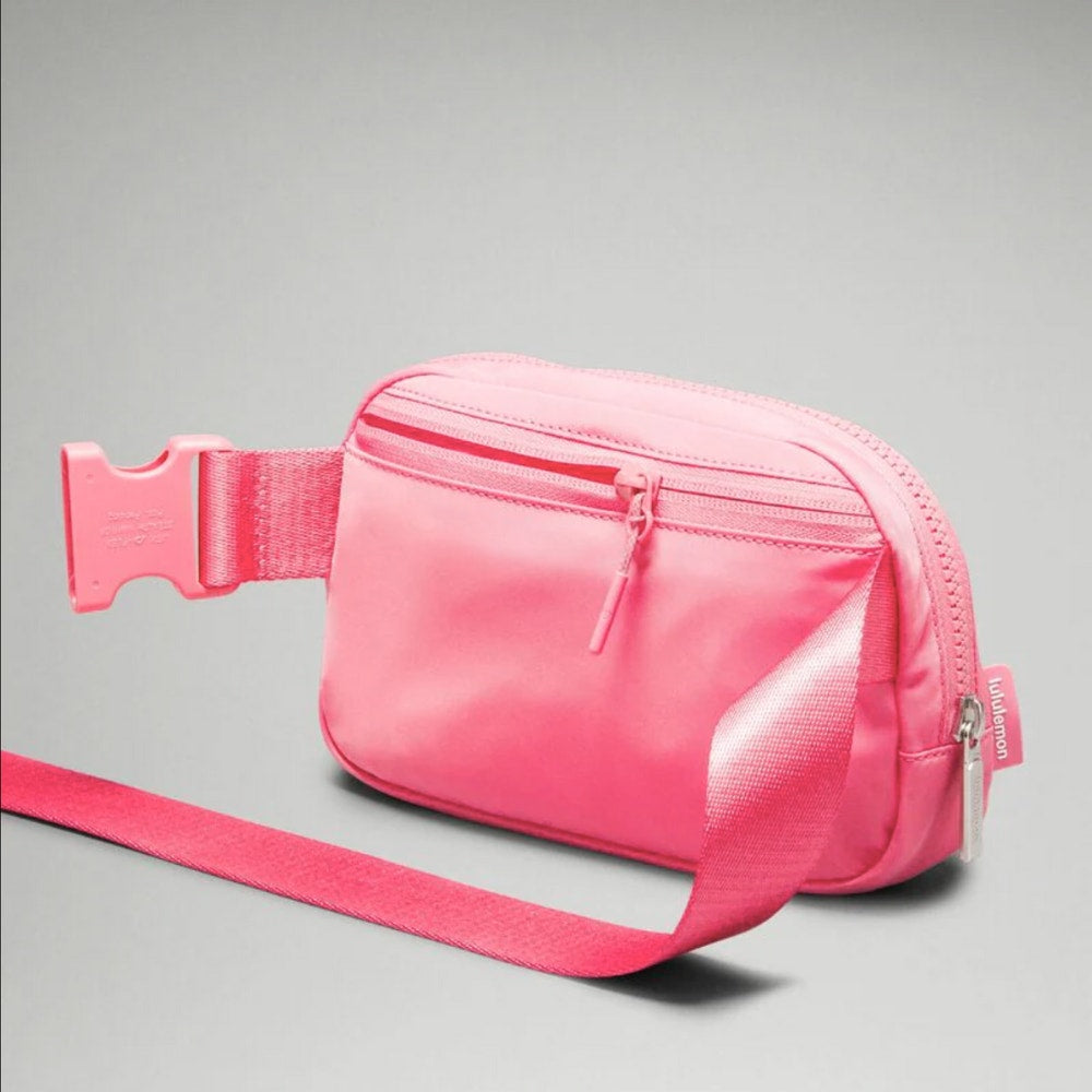 lululemon Everywhere Crossbody Belt Bag 1L lululemon Everywhere Crossbody Belt Bag 1L