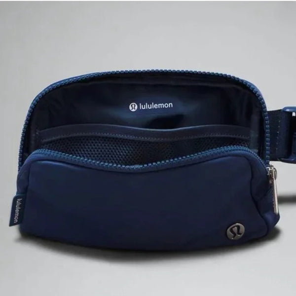 Lululemon Everywhere Crossbody Belt Bag 1L - Navy Blue