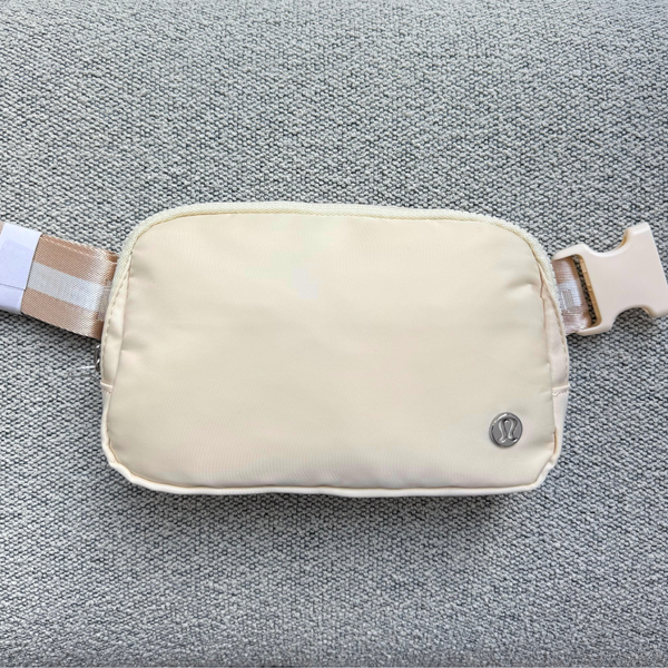 Lululemon Everywhere Wordmark Crossbody Belt Bag 1L - Buttercream