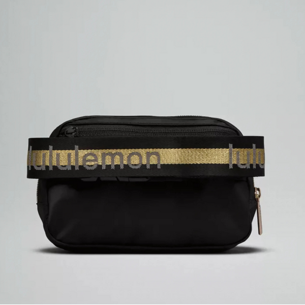 Lululemon Everywhere Wordmark Crossbody Belt Bag 1L - Black/Gold