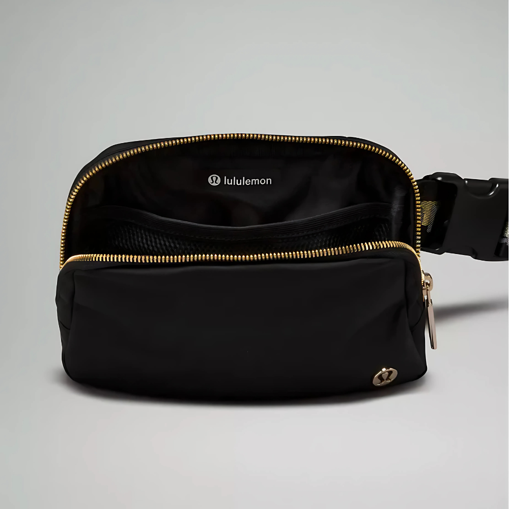 lululemon Everywhere Wordmark Crossbody Belt Bag 1L - Black/Gold lululemon Everywhere Wordmark Crossbody Belt Bag 1L - Black/Gold