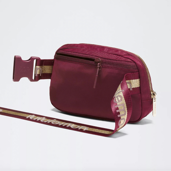 Lululemon Everywhere Wordmark Crossbody Belt Bag 1L - Burgundy/Gold