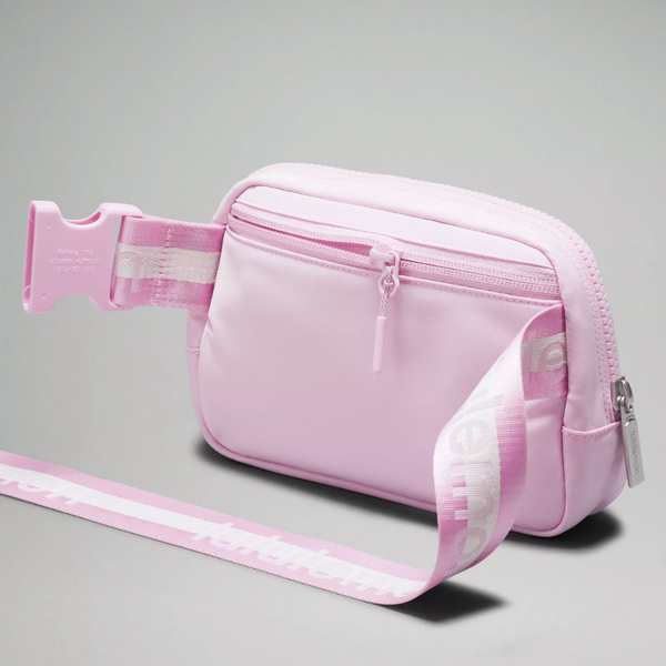 Lululemon Everywhere Wordmark Crossbody Belt Bag 1L - Pink/White