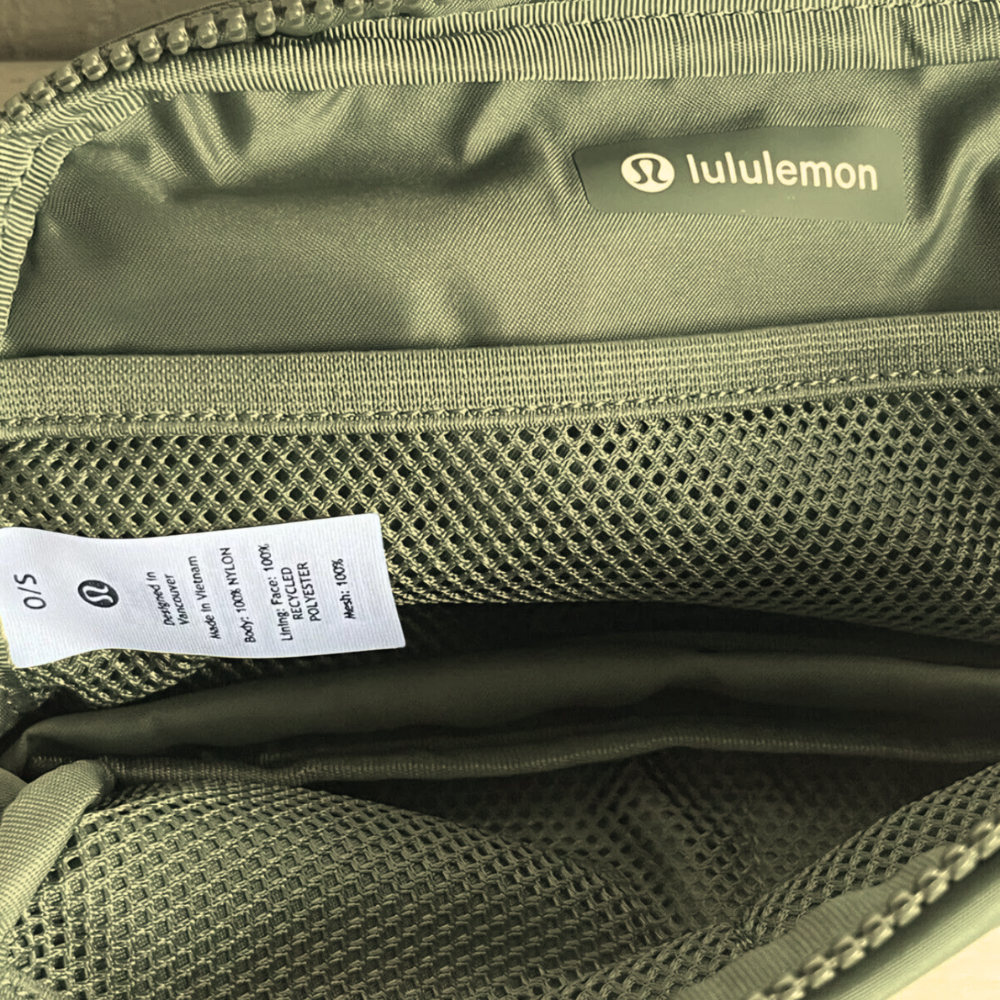 lululemon Everywhere Crossbody Belt Bag 1L - Forest Green Army lululemon Everywhere Crossbody Belt Bag 1L - Forest Green Army