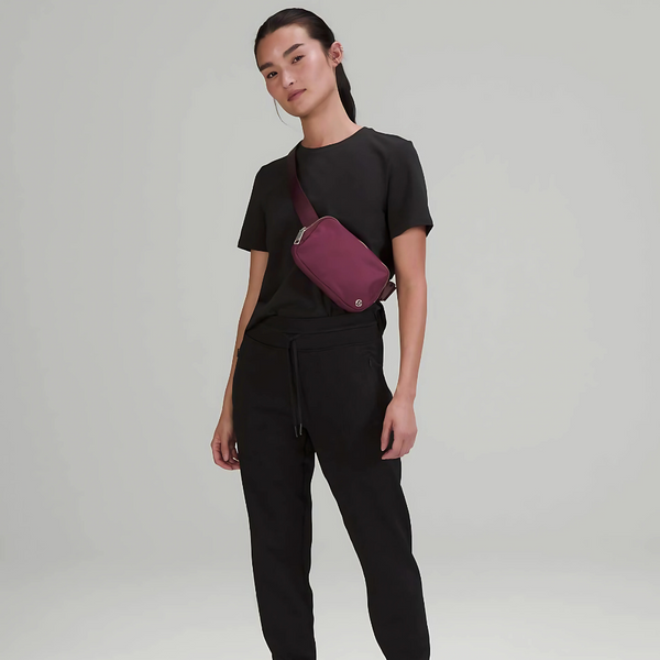 Lululemon Everywhere Crossbody Belt Bag 1L - Burgundy