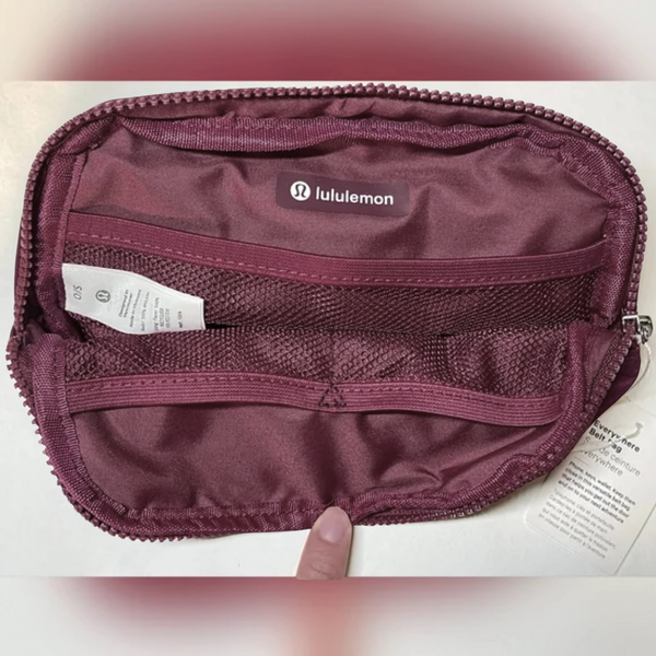Lululemon Everywhere Crossbody Belt Bag 1L - Burgundy