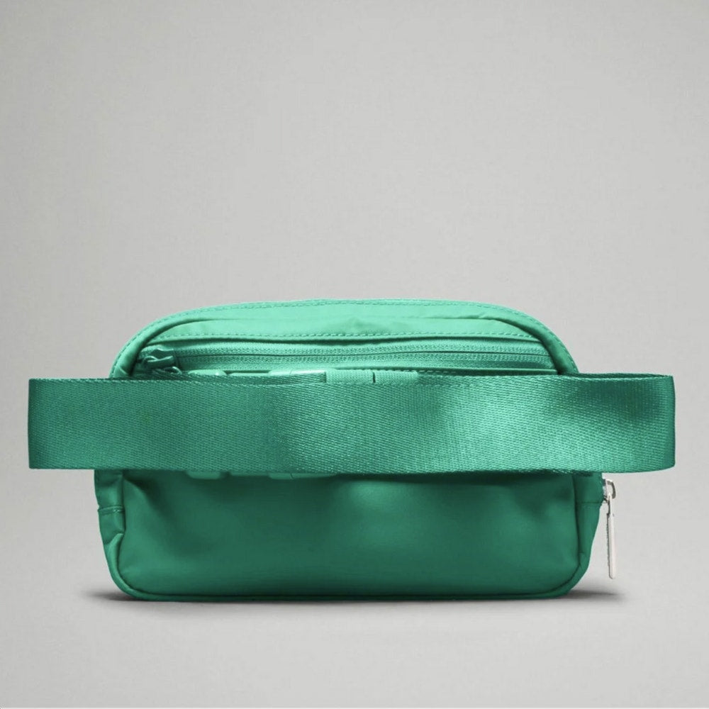 Lululemon Everywhere Crossbody Belt Bag Lululemon Everywhere Crossbody Belt Bag